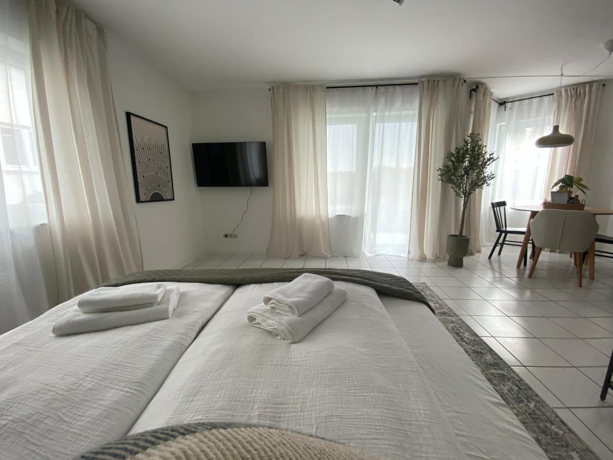 Moderne Wohnung Mit Terrasse & Parkplatz; Naehe Bwzk & Amazon Koblenz  Exteriör bild